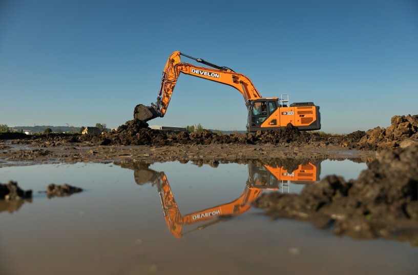 DEVELON 32-Tonnen-Raupenbagger DX300LC-9 <br>BILDQUELLE: DEVELON