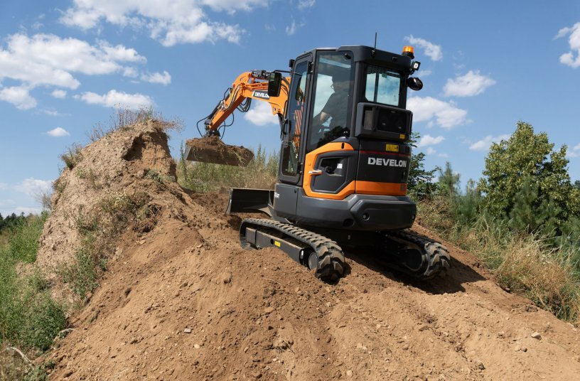 Develon Launches New Upgraded DX35Z-7 Mini Excavator