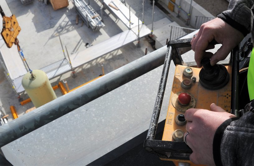 Die ZUMBau-Prüfung wurde auch an einem Oberdreher-Turmdrehkran abgenommen. <br> Bildquelle: AST GmbH