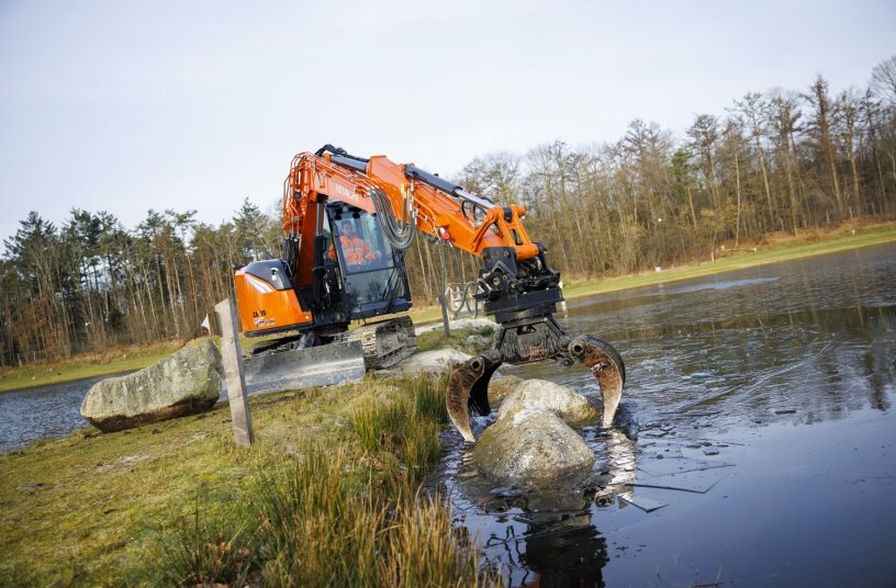 Hitachi Construction Machinery unveils two new Zaxis-7 compact 