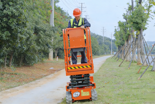 Sinoboom launches all-electric and oil-free crawler mini-scissor lift 0407ET