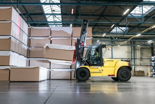 Hyster announces expanded lineup of configurable, high-capacity electric forklifts