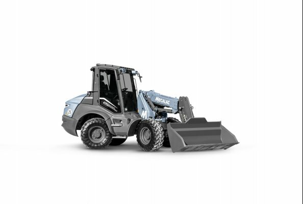 Mecalac expands its zero emission range with the eS900tele, its new 100% electric telescopic swing loader