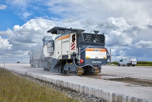 The combination of Wirtgen ECO Cutter milling drums and GENERATION C² round-shank picks is ideal for the removal of hard concrete.