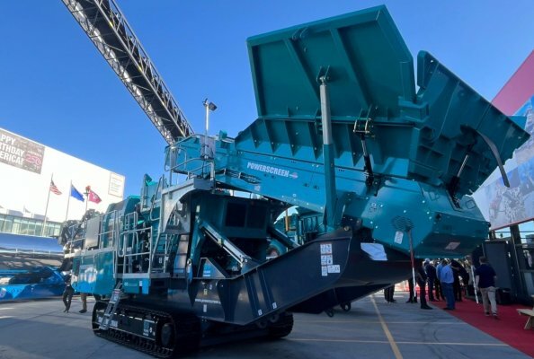 Powerscreen 1300x Maxtrak