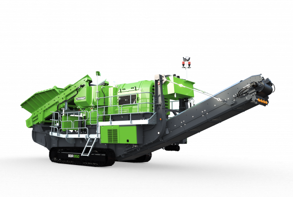 The Boa 950 is equipped with a Terex TC1000 cone chamber and is powered by a CAT C9.3 engine delivering 250 kW, providing consistent and efficient crushing performance.