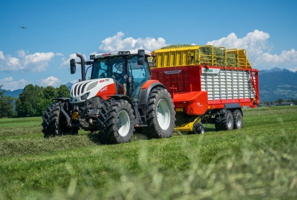 The BOSS 5300 MASTER: a high output all-rounder in grassland harvesting