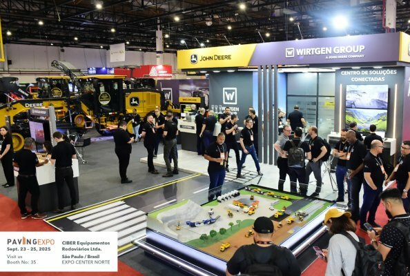 The Wirtgen Group and John Deere are jointly presenting a selection of their solutions for asphalt road construction and earthworks.