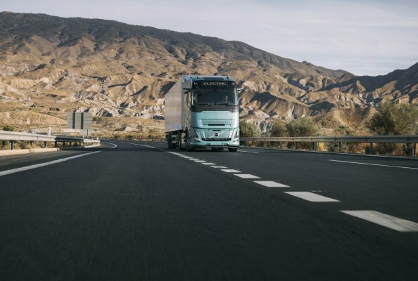Volvo FH Aero Electric with Extended Range