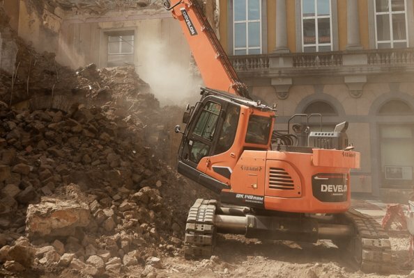 Develon DX140RDM-7 crawler excavator