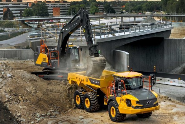 Volvo Construction Equipment delivers improved Q3 margin driven by favorable market mix and growth in services