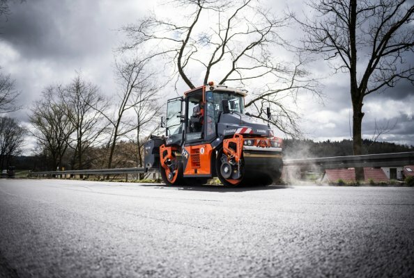 Smart Compact Pro in action on the L3161 between Olberode and Christerode. Automated compaction based on real-time asphalt density.