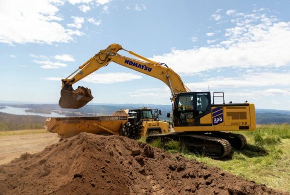 Komatsu went back to the drawing board and reimagined the cab, creating a working environment that’s comfortable, efficient and loaded with smart technology.