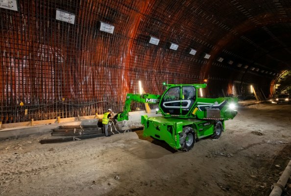 Merlo introduces ROTO16 and ROTO18: innovation, performance and operating comfort in compact rotating telehandlers