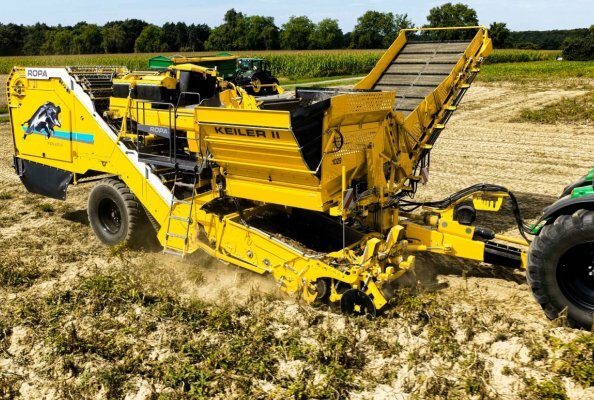 ROPA Keiler 2 RK22 harvesting potatoes