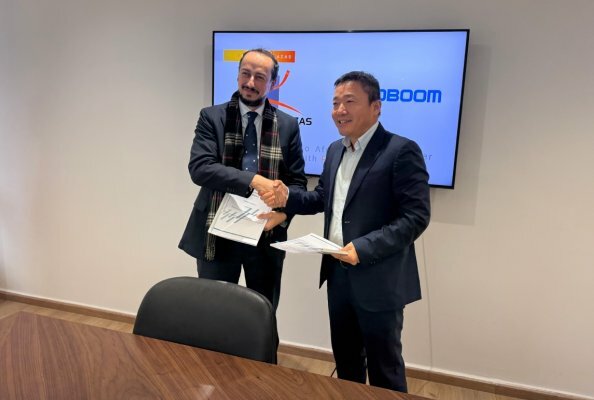 Mr. Kaanane Achraf, Managing Director Forges De Bazas (L) and Dawei He, Executive Assistant to Sinoboom CEO (R)