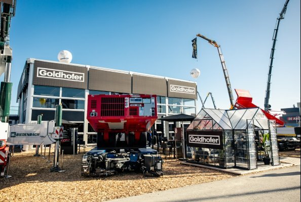 A visitor magnet at BAUMA: The Goldhofer stand in the North outdoor area