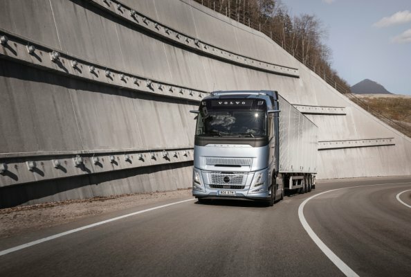 Volvo Trucks' I-Roll with engine stop/start is a new feature to reduce fuel consumption and CO2 emissions