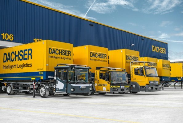 Several generations of the KAMAG PM swap body transporter are in operation at the Dachser site in Erlensee.