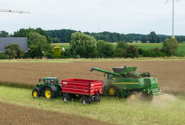 Krampe presents the new FlexBody three-way tippers in single-axle, tandem and turntable versions at Agritechnica.