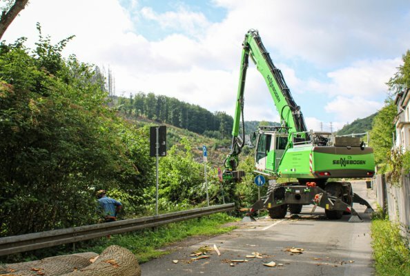 The tree care handler, specially developed for demanding tree work, mastered the difficult task on a slope with ease.