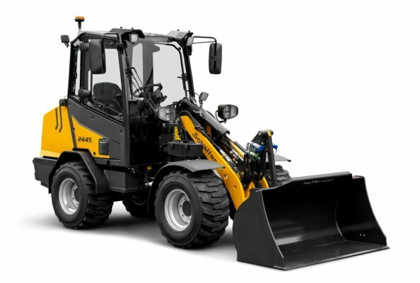 Tried-and-tested technology with a new driver’s cab and a fresh design: the Schäffer 2445-2 is the compact all-rounder for landscaping and construction.
