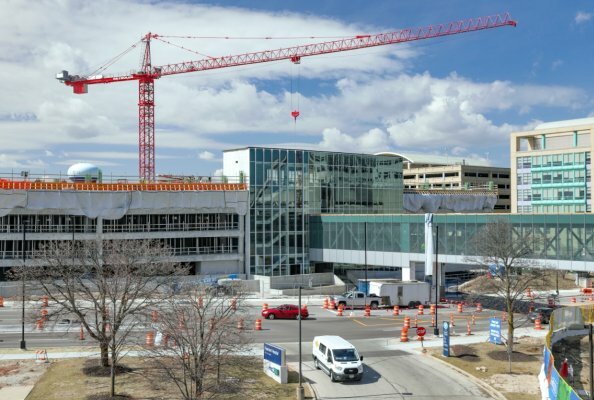 Two scopes, two cranes, one campus: Potain tower cranes support major hospital-campus build in Milwaukee