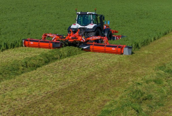 Disc mower with grouper featuring an auger GMD 9530 RV