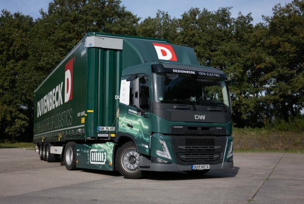 In long-distance service for Duvenbeck for the first time: a battery powered low-deck tractor unit based on the MID CAB model in Volvo’s FM range of vehicles.