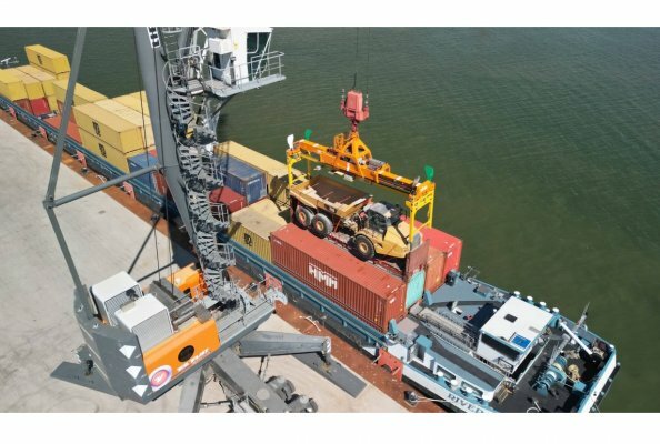 Van der Vlist: Your Partner for Flatrack and Container Services