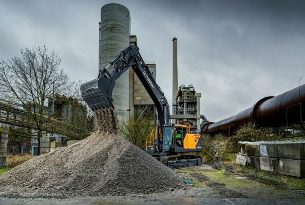HX260 and HX260N Next Generation excavator launch