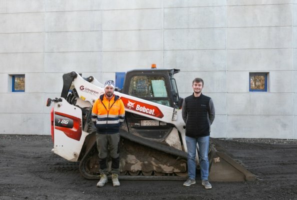 From left, Majkol Fornari (Site Manager, Gambara Asfalti) and Attilio Zanon (Sales Representative, Zanon & Ormac)