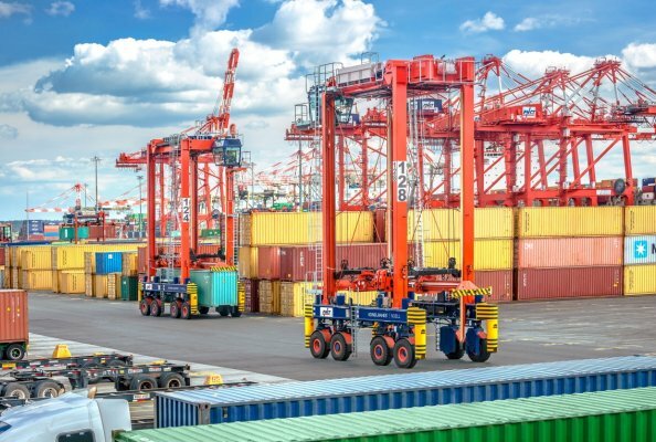 Port Newark Container Terminal orders 20 Hybrid Konecranes Noell Straddle Carriers to enhance efficiency and lower emissions