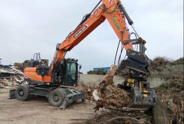Alsan Gestión Servicios Boosts Productivity with new Develon DX190W-7 Excavator