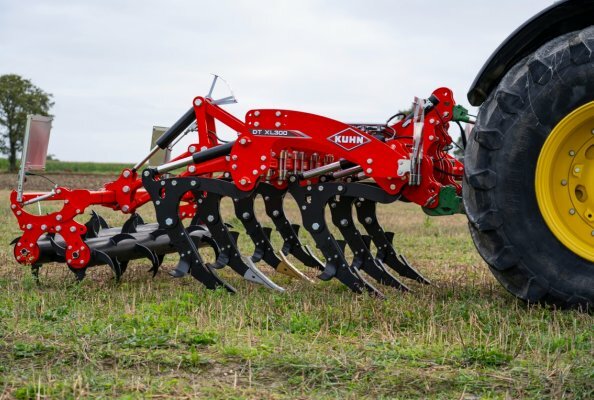 KUHN presents the DT subsoiler: a robust and efficient solution for deep soil cultivation up to 60 cm, available in 3 or 4 metre versions