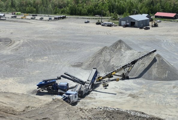 Within the context of an ongoing project, the Garden River First Nation Indigenous community is supplying graded aggregates produced by a state-of-the-art Kleemann plant train for the rehabilitation of a 16-kilometre section of Highways 17A.
