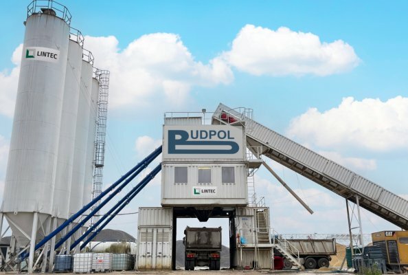 Budpol’s Lintec CC3000D Containerised Concrete Mixing Plant at work on the A18 highway in southwestern Poland