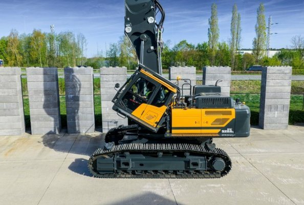 Hyundai partners with STC for demolition solution