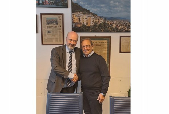Handshake after the contract was signed (from left): Giuseppe Di Lisa and Agostino Gallozzi