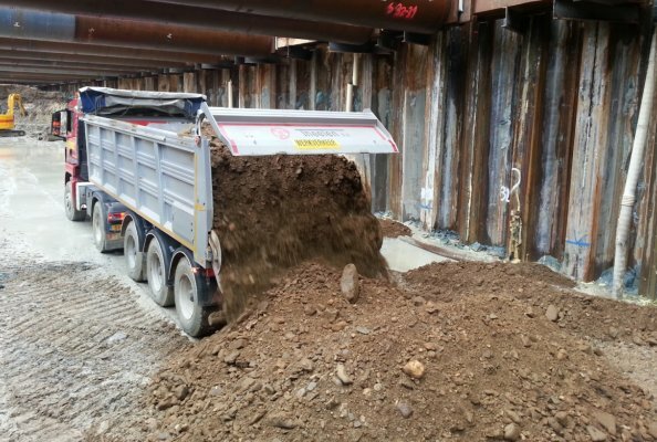 Fliegl Construction and Municipal Technology Asphalt Profi-Thermo ASS 372 push-off semi-trailer – large-scale deployment in the Netherlands