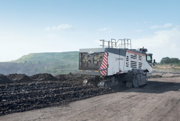 The Surface Miner 220 SM(i) in operation for coal extraction using the windrow method.