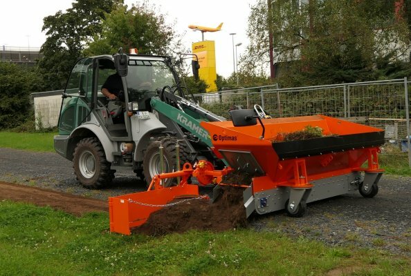 The Optimas material distribution bucket Finliner with 1.4 m3 content we used at Cologne/Bonn Airport for banquet maintenance of the runways.