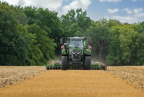 DLG PowerMix Test: Fendt 620 Vario delivers top results in the field and on the road