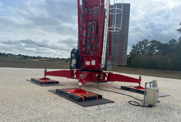 IUOE Sets Up New Self-Erecting Tower Crane at Training Center on DICA EcoMax Crane Pads