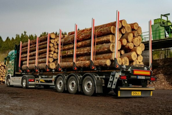 New LOGO 12 semi-trailer for round timber: the long-distance runner with off-road genes