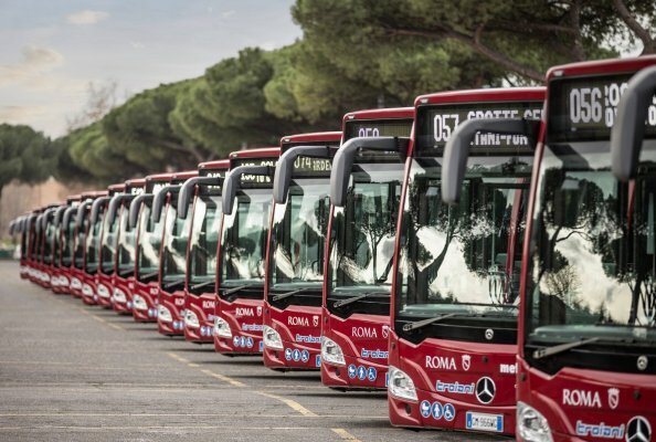 40 Citaro hybrid buses for bus company Autoservizi Troiani in Rome, Italy, Mercedes-Benz Citaro hybrid, 3-door, Exterior, red, OM 936 rated at 220 kW/299 hp, displacement 7.7 l, electric motor rated at 14 kW, 6 speed automatic transmission, length/width/height: 12135/2550/3120 mm, passenger capacity: max. 1/108.