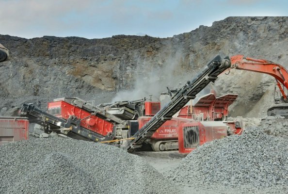 New electric variants of the Finlay I-120RS impact crusher and the Finlay 883+ scalping screen will be showcased in the working demonstration area at Hillhead 2024, powered by the new Finlay TG500 Genset
