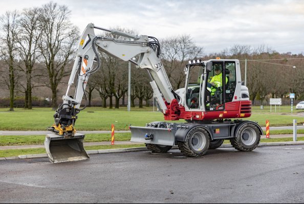 Engcon and Takeuchi expand their collaboration – Nagano factory preparing excavators for tiltrotators