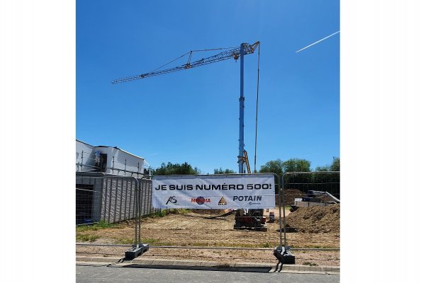 The 500th Potain self-erecting crane to be sold by BLE, a Hup 40-30, went to AS Bau.