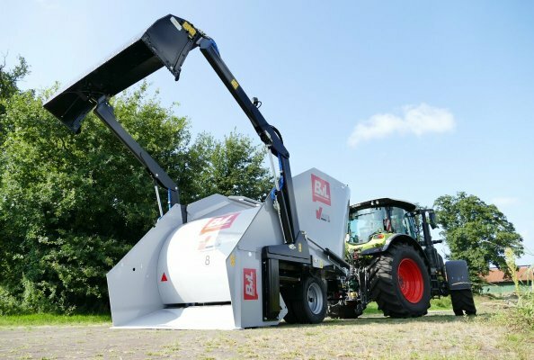 To mark the 25th anniversary of the BvL self-loading mixer wagon, the Emsland-based family owned company is offering a special edition of the V-MIX Fill Plus Pro in silver-gray/black.
